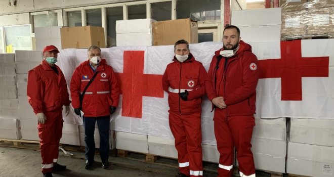 Pomoć naroda Turske dopremljena na sarajevski aerodrom kao humanitarna pomoć Crvenom križu