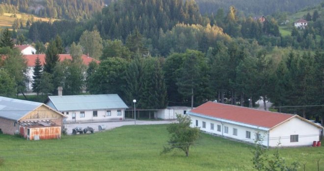 'Ranjen pod čudnim okolnostima': Vojnik OS BiH otišao da zatvori vrata u kasarni, pored njega pala bomba