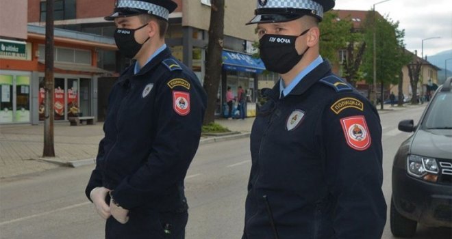 MUP RS napokon razriješio dileme: Kada (ne) treba nositi masku i rukavice u autu?