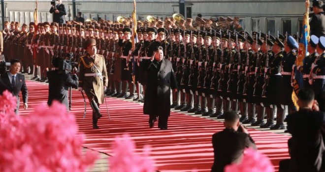 Sjevernokorejski vođa Kim Jong Un tri sedmice se nije pojavljivao u javnosti, obavještajci tvrde da je podvrgnut operaciji