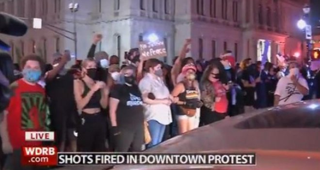 Prizor s demonstracija u SAD-u postao viralan: 'Definicija bjelačke privilegije'