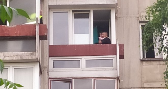 Šta se događa s djevojčicom koja je ostavljena sama u stanu: Evo gdje su bili roditelji i ko ih je odmah posjetio