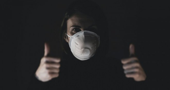 Naučnici tvrde da su patentirali masku koja ubija koronavirus: Napaja se preko punjača za mobitel i grije...