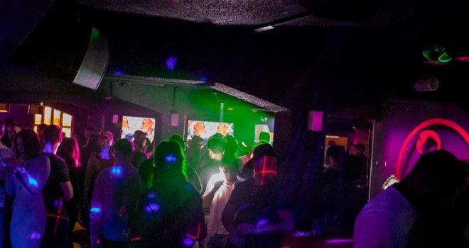 Superširitelj na ex-yu derneku u Cirihu: Čak 300 posjetitelja 'Kafane preko dana' završilo u karantini