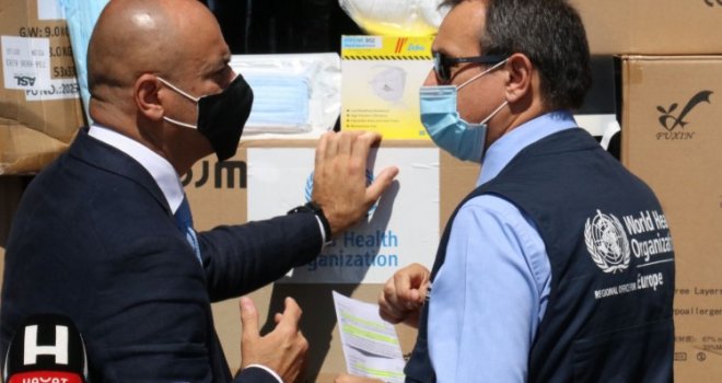 Još pomoći stiglo u BiH: Iz WHO u Federaciju dopremljeno 12,6 tona zaštitne medicinske opreme, ostatak ide u RS