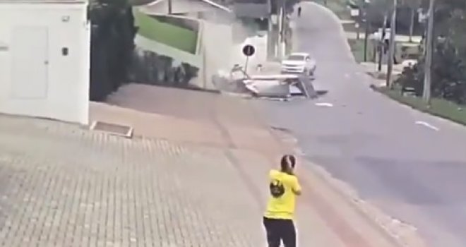 Avion se zabio u stambenu zgradu u Njemačkoj, troje ljudi poginulo, jedno dijete ranjeno