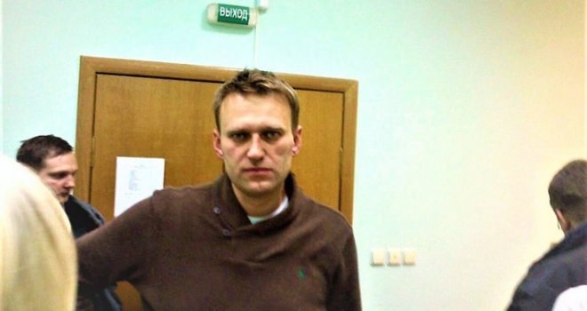 Navalni objavio fotografiju: Ljekari su me pretvorili iz 'tehnički živog ljudskog bića' u nekog ko može brzo listati Instagram 
