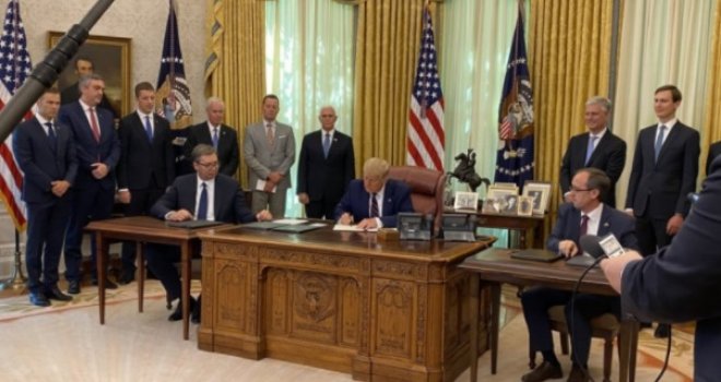 Aleksandar Vučić i Avdullah Hoti potpisali sporazume s Donaldom Trumpom