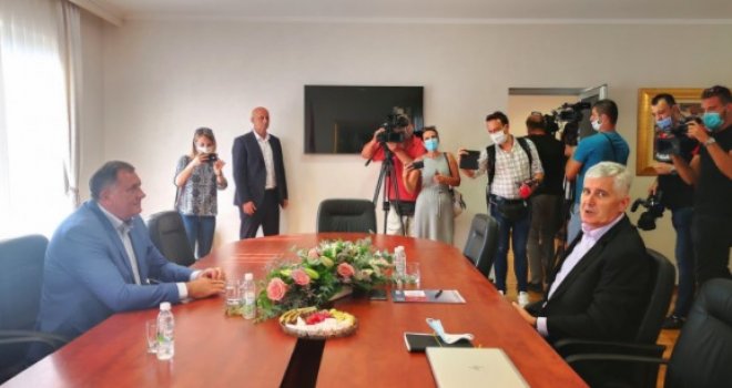 'Munjevito' obavljen sastanak između Dodika i Čovića, evo šta je rečeno novinarima