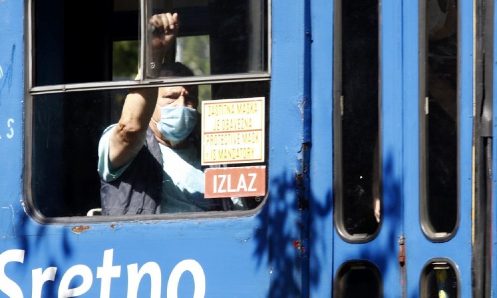 tramvaj-javni-prevoz-korona-maska