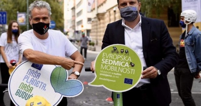 Sattler i Skaka pridružili se građanima Sarajeva u Radićevoj ulici: Grad bez automobila... 