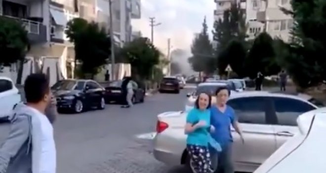 Pogledajte trenutke rušenja zgrada u Izmiru: Ljudi spašavali živu glavu!