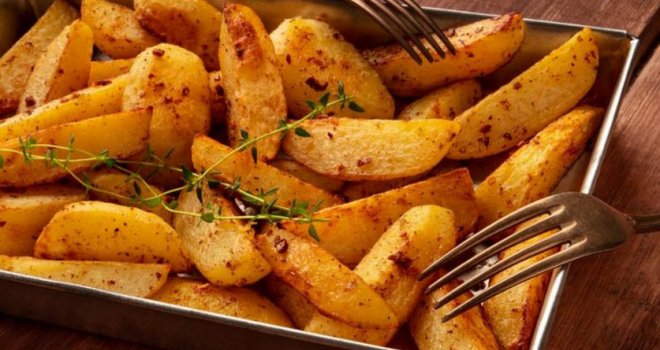 Poznati kuhar otkriva: Nikada nemojte koristiti maslinovo ulje za pečene krompire, evo zašto