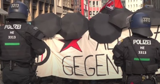 Potpuni haos u Frankfurtu tokom protesta protiv mjera zbog korone: Policija vodenim topom rastjerivala demonstrante