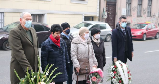 Obilježena 27. godišnjica masakra u ulici Hamdije Kreševljakovića: Granatom Vojske RS ubijeno sedam, četvero građana ranjeno