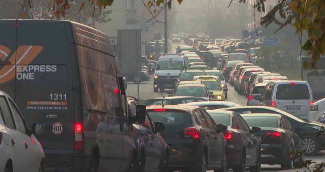 Od Ilidže do Baščaršije više od sata: Nesnosne gužve začepile Sarajevo, na nekim raskrsnicama ne postoji 'zeleni val'