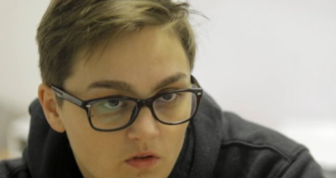 Posebno mirovno priznanje Ajni Jusić, predsjednici Udruženja Zaboravljena djeca rata