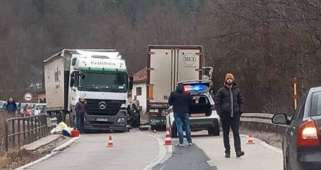 Teška nesreća na putu Olovo - Kladanj, potpuno obustavljen saobraćaj