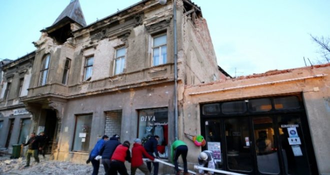 Tragedija u Petrinji: Muškarac poginuo u padu s krova