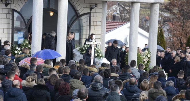 Stradala u novogodišnjoj noći: U Posušju sahranjena Mirela Rezo
