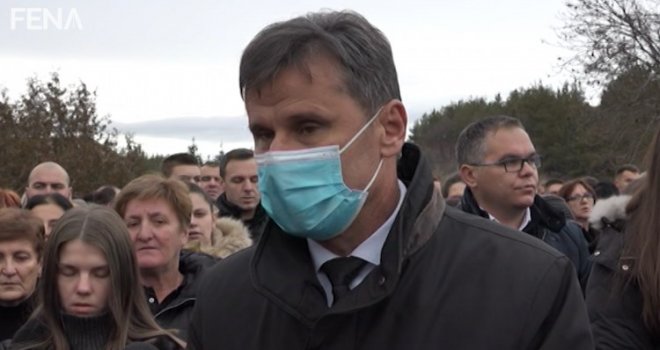 'Neka im je laka zemlja': Novalić prisustvovao posljednjem ispraćaju mladih stradalih kod Posušja