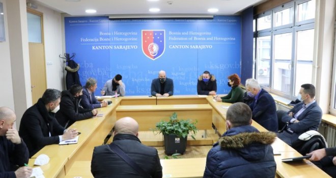 Sutrašnji obilniji snijeg u KS ih ne bi trebao iznenaditi: Ministar Šteta na sastanku s nadležnim za zimsko održavanje cesta 