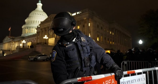 Pojačane sigurnosne mjere uoči Bidenove inauguracije, oko Capitol Hilla visoka ograda