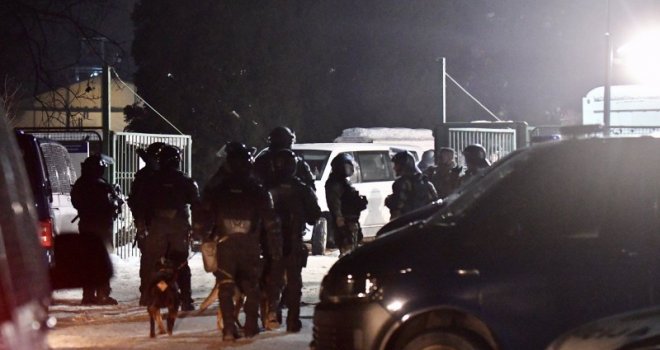 Nakon dramatičnog sukoba: Povrijeđena dva policajca, privedeno sedam migranata
