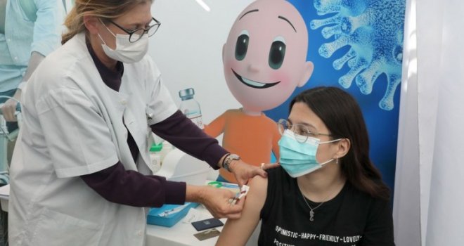 Izrael obustavio međunarodne letove, počela vakcinacija i tinejdžera