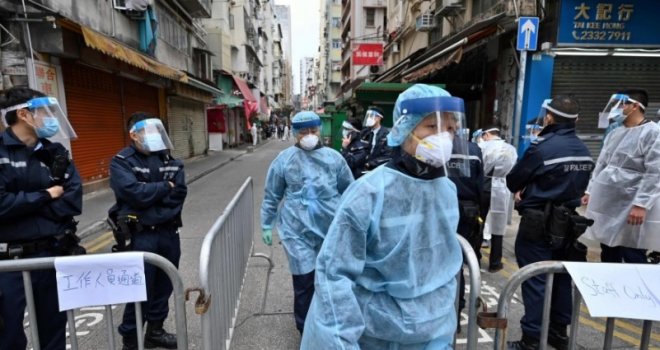  Testiraju građane iz zasjede: Prvo policajci opkole zgradu, a onda... Ko odbije, provaljuju mu i vode ga!