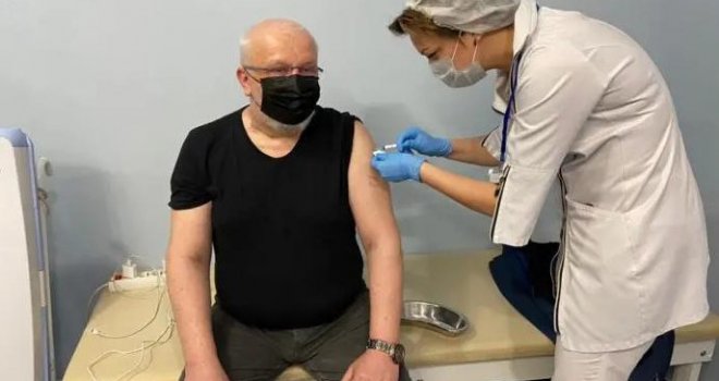Haris Pašović u Moskvi: Primio sam rusku vakcinu u čuvenoj operi - hvala na ljubaznom poklonu