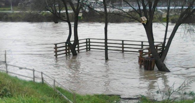 Dramatično u Miljevini: Ronioci spasili troje ljudi iz poplave