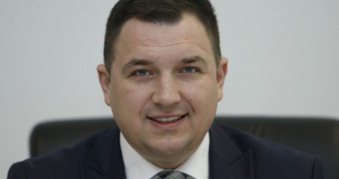 Svjedoci otkrili: Ministar uveče dolazio u lokal, plaćao karticom pa mu davali novac u kešu?