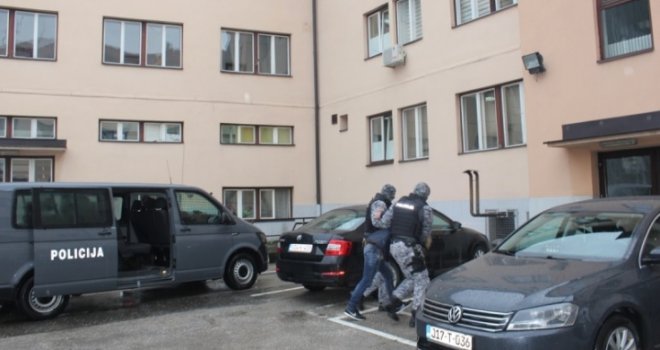 Zatražen pritvor za Ermina Haskića: Pesnicama i štapom usmrtio djeda, a kad je nana pokušala da ga spriječi...