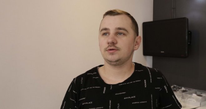 Vlasuljar Fuad Halilović besplatno pravi skupe i kvalitetne perike za djecu oboljelu od raka: I on je kao dijete bolovao...