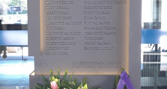 Obnovljena spomen-ploča za 39 radnika BHRT-a poginulih u proteklom ratu: I dalje neriješeno pitanje RTV takse   