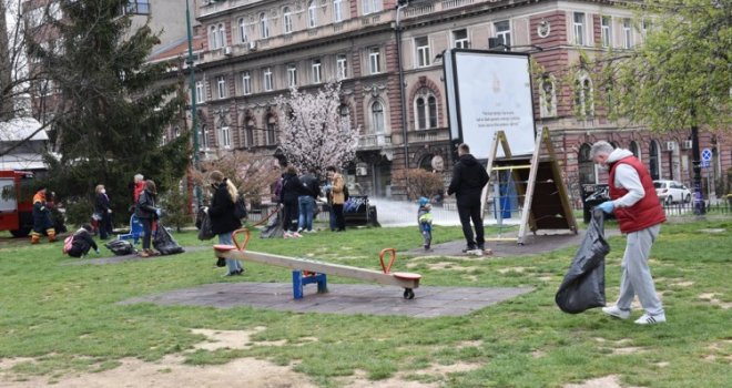 Počela ekološka akcija u parku Hastahana: Nove kante za smeće, nove klupe, revitalizacija parka...
