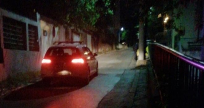 Dramatična noć u Sarajevu: Policajac spašavao glavu i upucao psa, pali kradljivci vozila