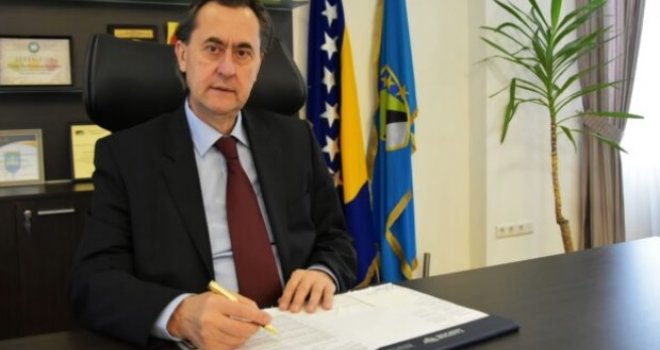 Kadrija Hodžić podnio ostavku, pala vlada u Tuzlanskom kantonu