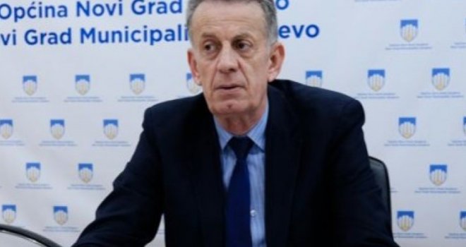 Delalić podnio ostavku na mjesto predsjedavajućeg OV-a Novi Grad, iznio i imena onih koji su htjeli posao u državnoj službi u zamjenu za...