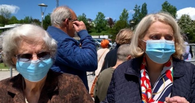 Gužve ispred Zetre, građani nezadovoljni: Ovo je haos, ispod svake granice! Mojoj majci je 93 godine, jedva hoda...