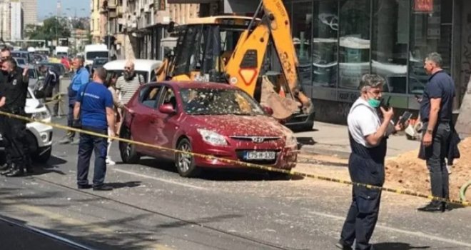 Eksplodirala plinska cijev u centru Sarajeva, tri vozila oštećena