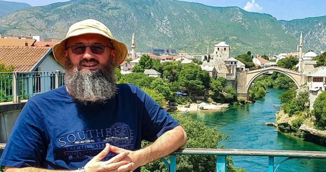 Islamski 'influenser' Elvedin Pezić: 'Društvo se moralno srušilo kada su ženu izveli iz kuće'