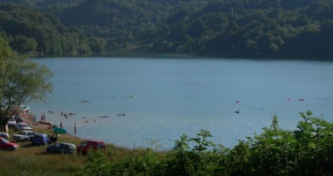 Nova tragedija u BiH: Na Sniježničkom jezeru utopio se 16-godišnji mladić 