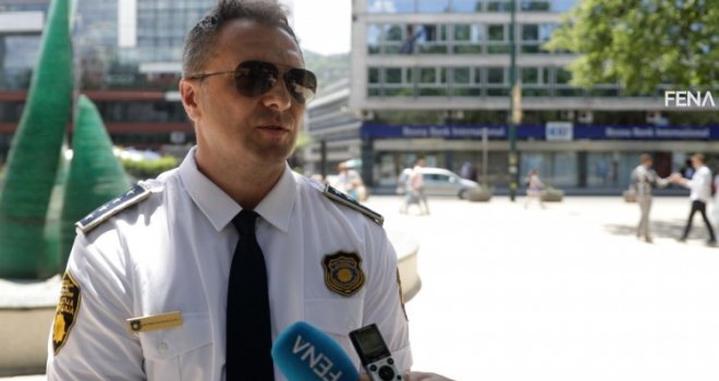 Svečanim defileom obilježen Dan policije u FBiH: Motocikli, kvadovi, helikopter... Pogledajte kako je izgledalo