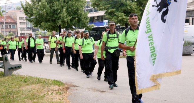 Učesnici Marša mira krenuli da se poklone žrtvama Srebrenice: 'Ulazimo u Potočare i vidim more bijelih nišana, naježim se'