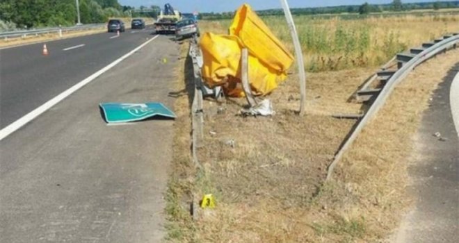 38- godišnjak iz BiH s djetetom u Mercedesu jurio 250 km/h: Završili u bolnici, kaznili ga s 4.000 KM