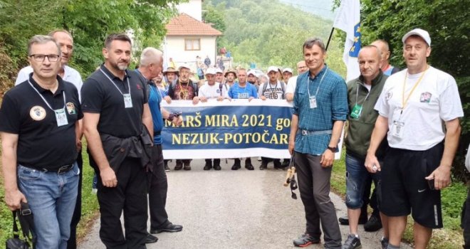 'Čast mi je i ove godine proći bar dio puta': Maršu mira se pridružio i premijer Novalić 