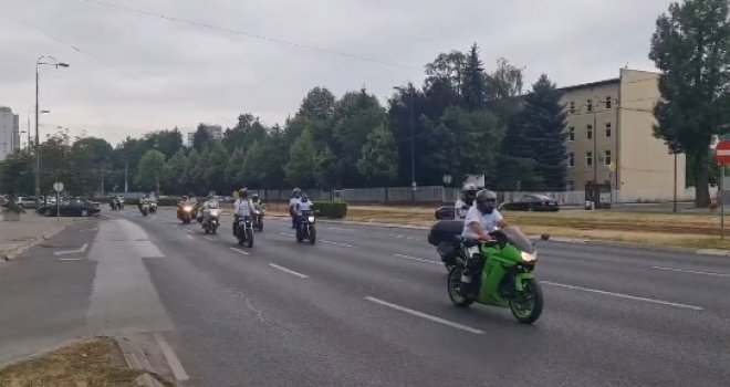  Uz 'Srebrenički inferno': Stotine motociklista iz Sarajeva krenule ka Potočarima