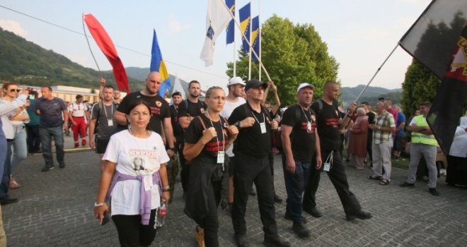 26 godina od genocida u Srebrenici: U Potočare pristižu učesnici komemoracije